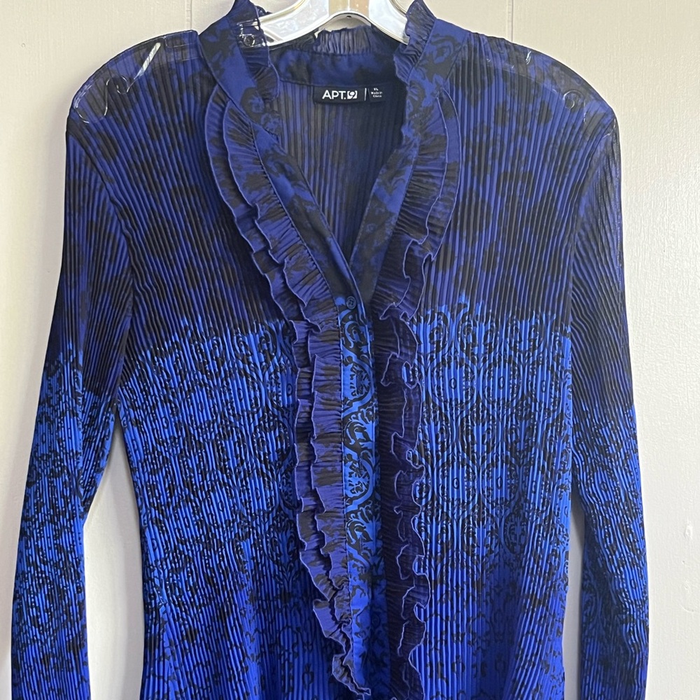 SELLING APT. 9 TOP FOR WOMEN SIZE XL COLOR ROYAL BLUE/BLACK PRE-OWNED CONDITION…